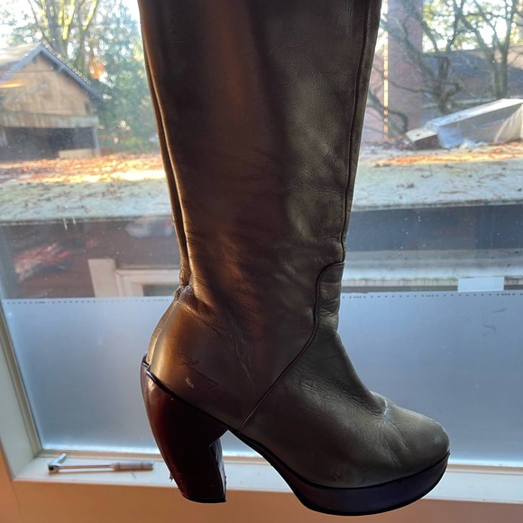 Vintage Fluevog bronze tall zip boots artistic heel! Sz 8 pink interior 3” heel - Picture 3 of 12